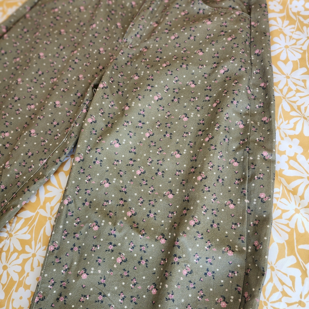 DAVI & DANI Olive Floral Wide Leg Pants - Picture 5 of 13
